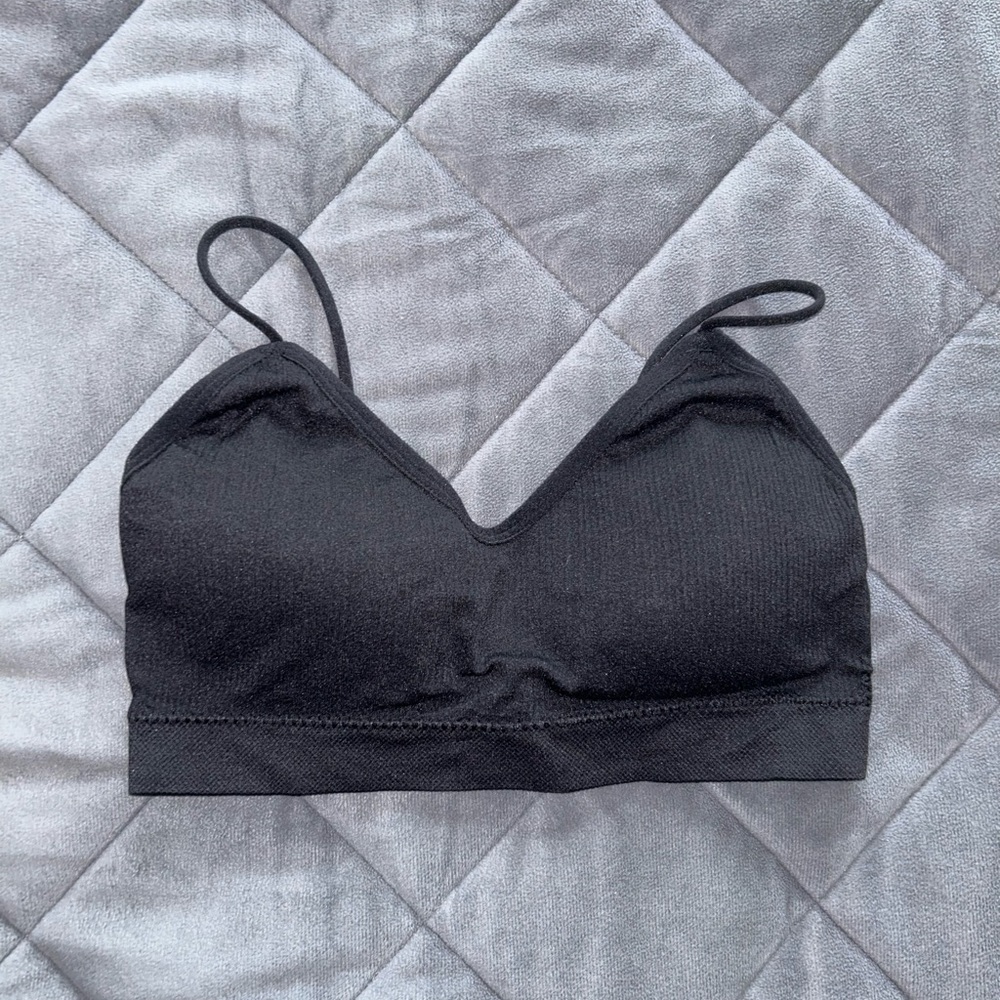 Black sports bra
